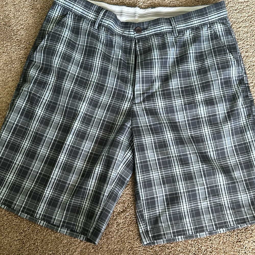 GREG NORMSN GOLF SHORTS